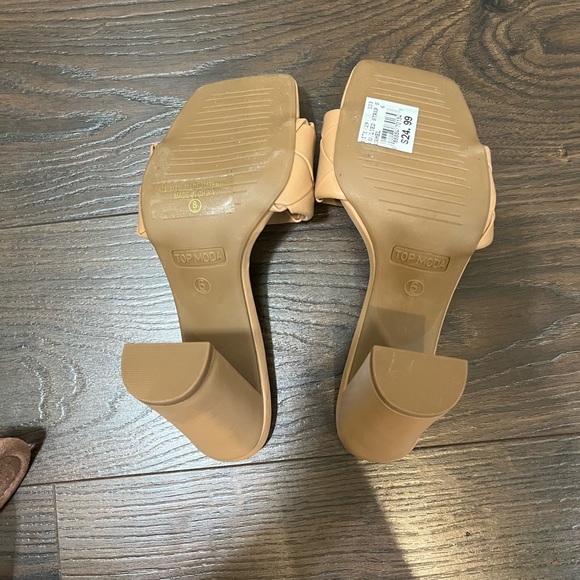 Top Moda Tan Heels Square Toe - Picture 3 of 3